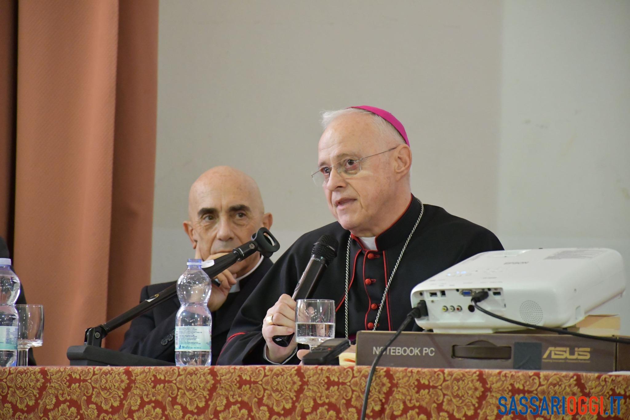 Monsignor Mauro Maria Morfino, vescovo di Alghero