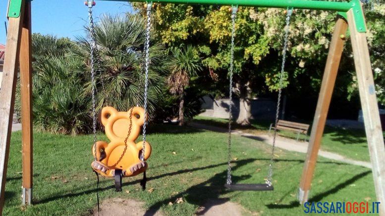 Nel parco di Usini un'altalena per i bambini speciali