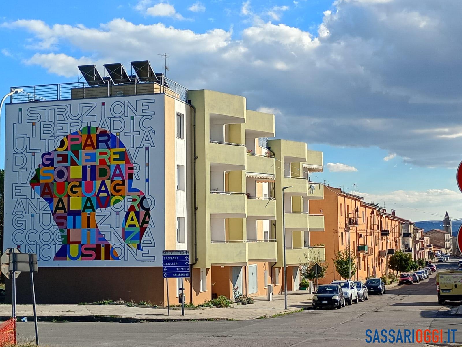 Ploaghe celebra i diritti con il murale di Marco Mattei