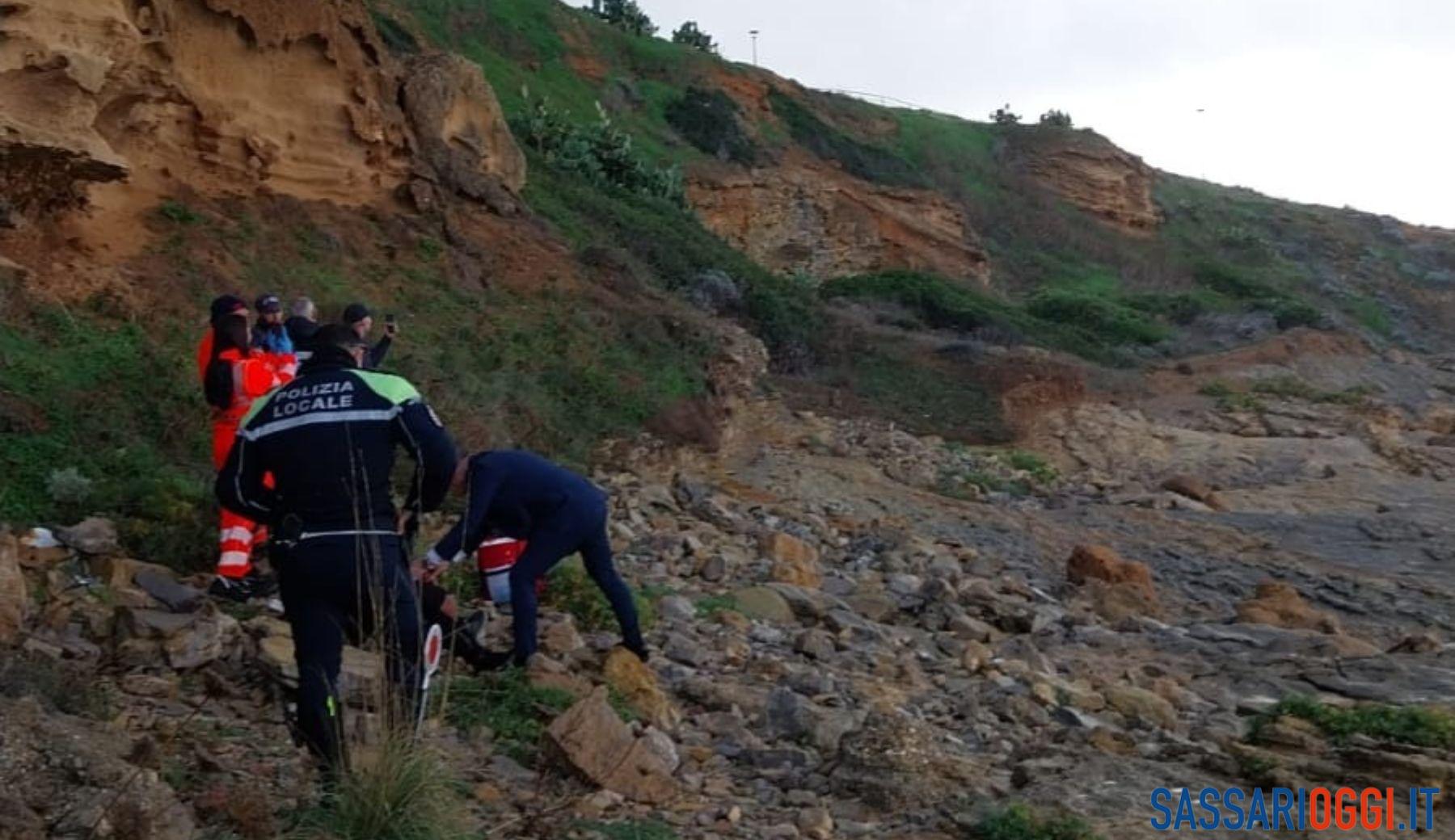 Cade dalla scogliera ad Alghero, ferito un 59enne