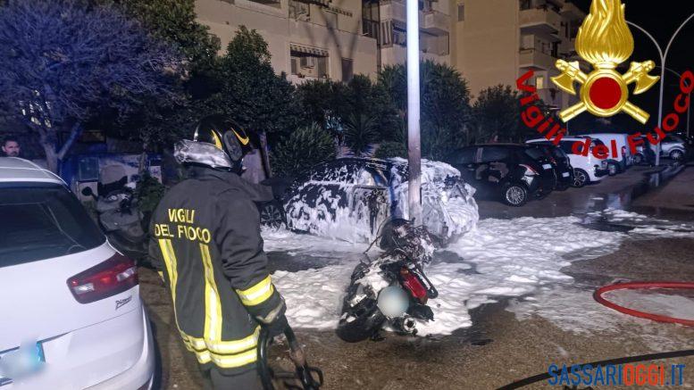 Incendio ad Alghero, in fiamme una moto e due auto