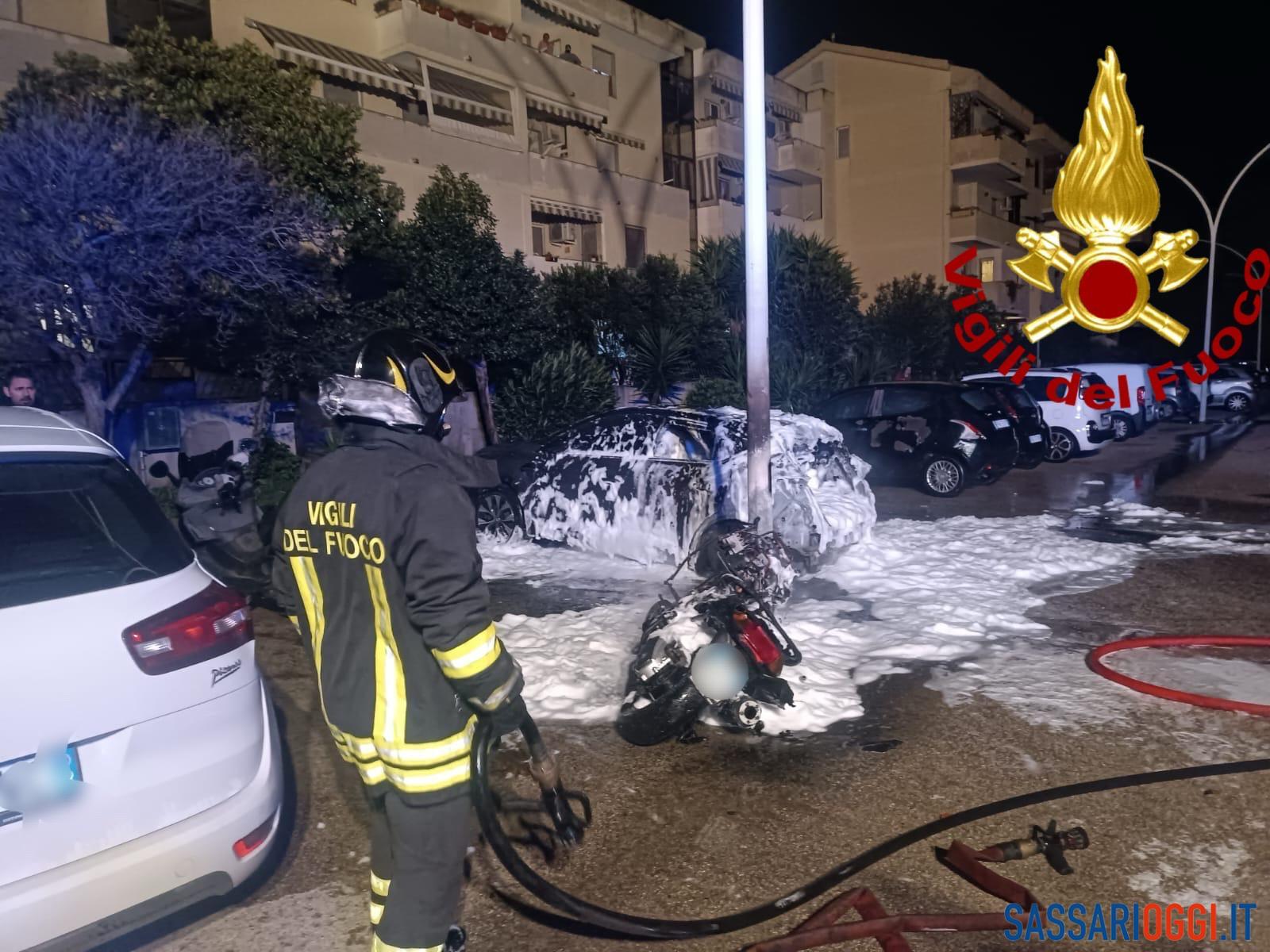 Incendio ad Alghero, in fiamme una moto e due auto