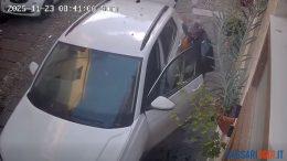 Ladro goffo a Sassari, ruba un vaso ma dimentica il freno a mano