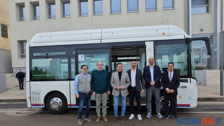 Porto Torres inaugura l'autobus elettrico per una mobilità green