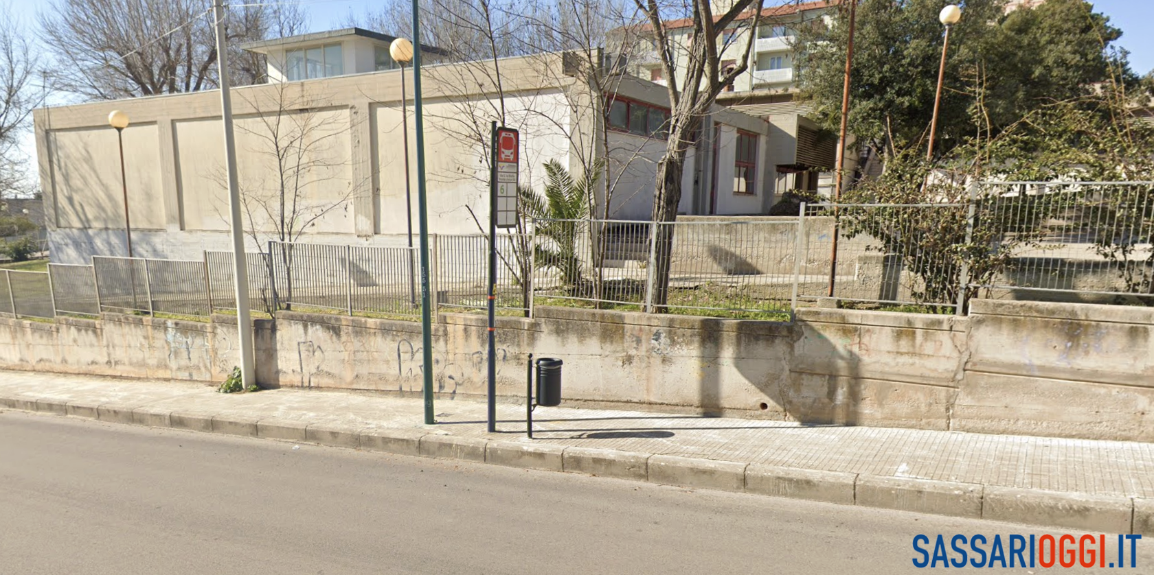 vandali a sassari contro il cestino