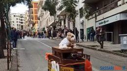 Discesa dei Carruzzi a Sassari tra risate, cadute e adrenalina