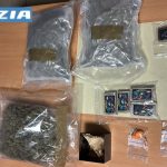 Litiga con la madre e la polizia gli trova droga in casa a Sassari