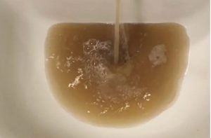 acqua sporca rubinetto torbida