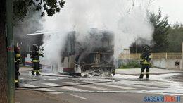 Fiamme incendio autobus Atp Sassari