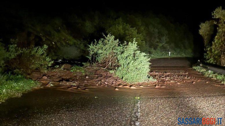 Frana sulla strada Bosa-Alghero