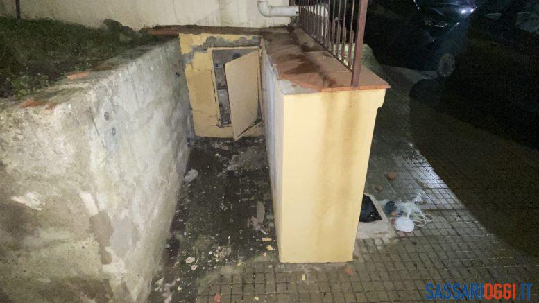 Esplode una bomba carta, tensione prima della partita a Sassari