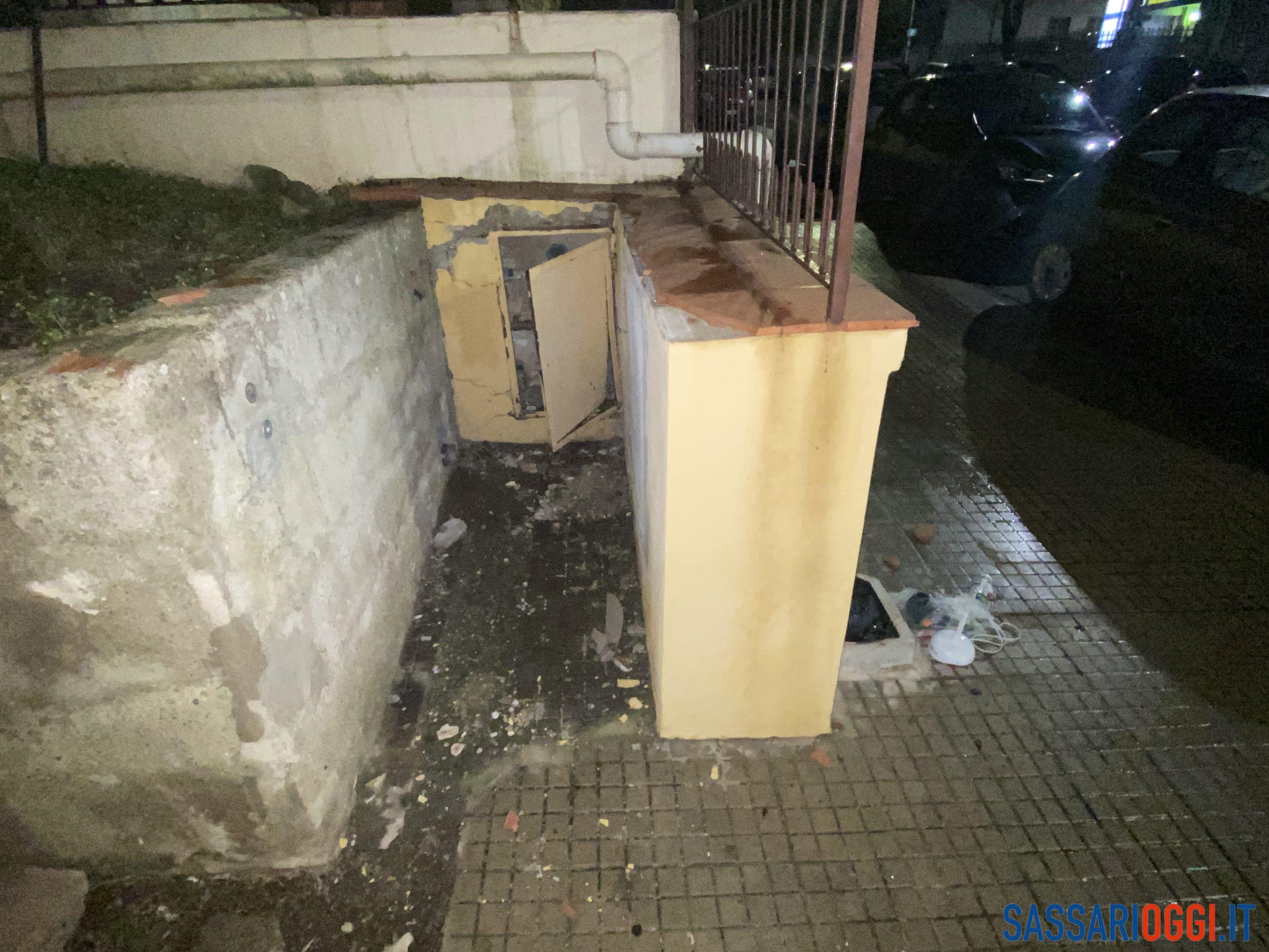 Esplode una bomba carta, tensione prima della partita a Sassari