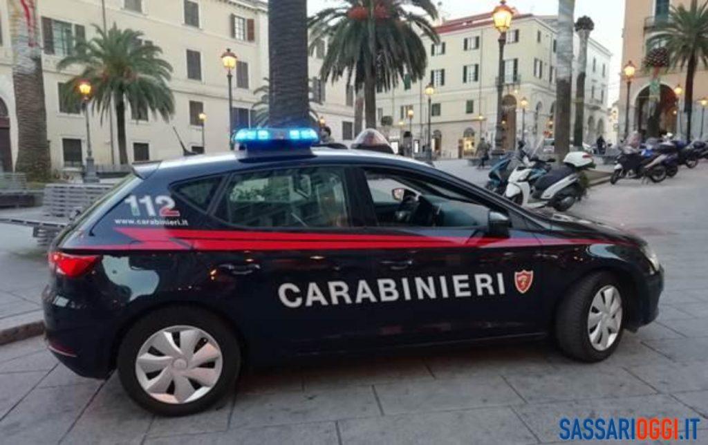 Minaccia i genitori con la benzina, arrestato a Sassari