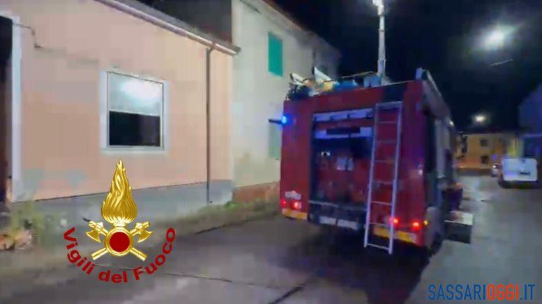Appartamento in fiamme a Thiesi, scatta l'allarme