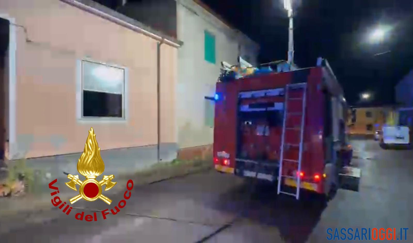 Appartamento in fiamme a Thiesi, scatta l'allarme