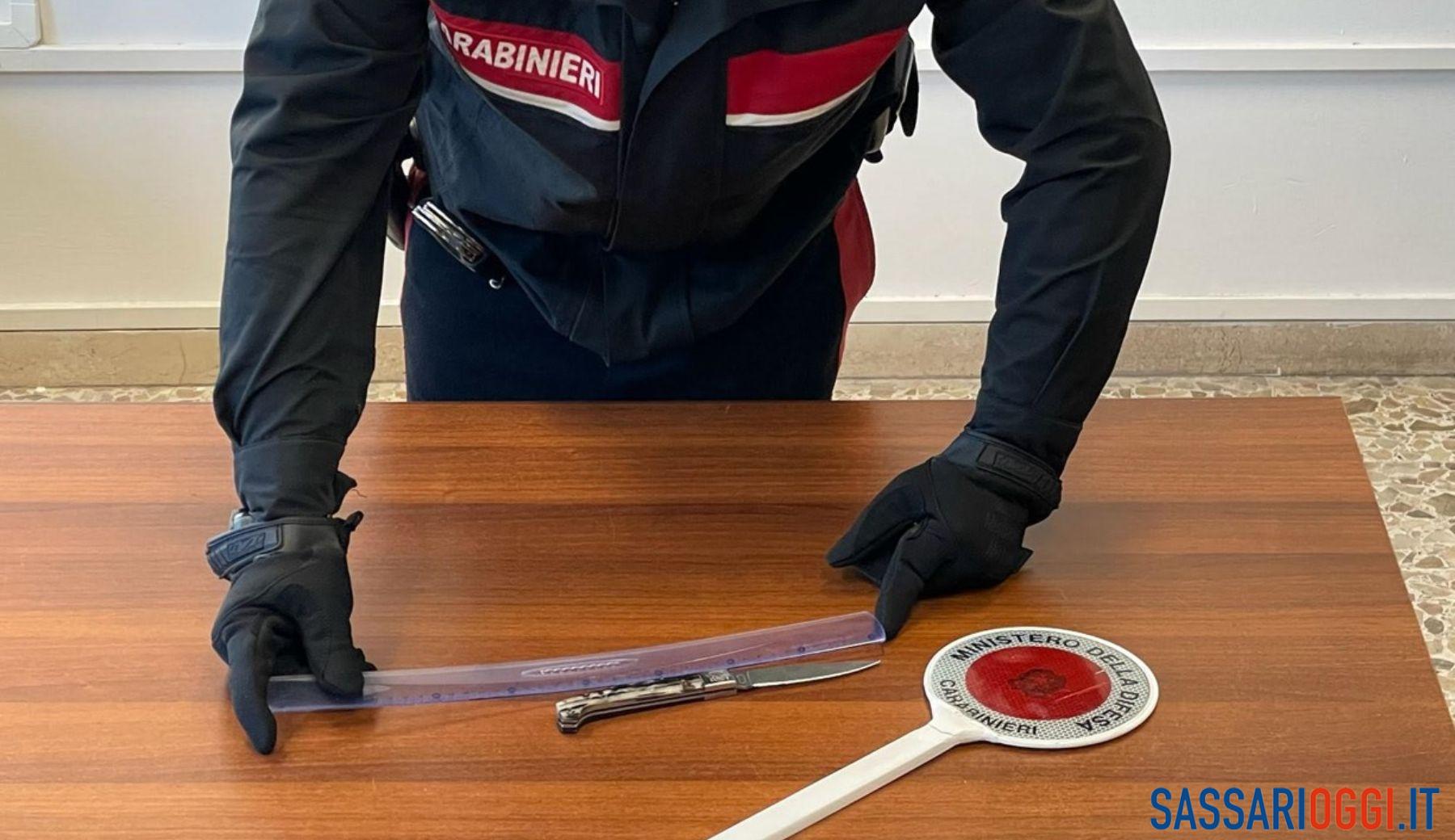 Armato di coltello minaccia i passanti a Porto Torres, arrestato