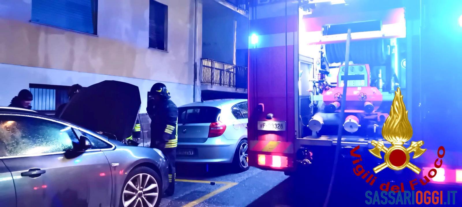 Incendio auto fiamme Sassari