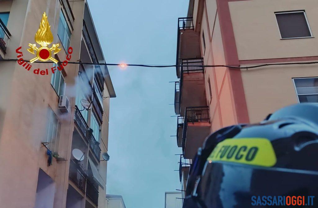 Incendio sui cavi elettrici a Sassari, intervengono i vigili del fuoco