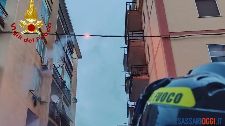Incendio sui cavi elettrici a Sassari, intervengono i vigili del fuoco