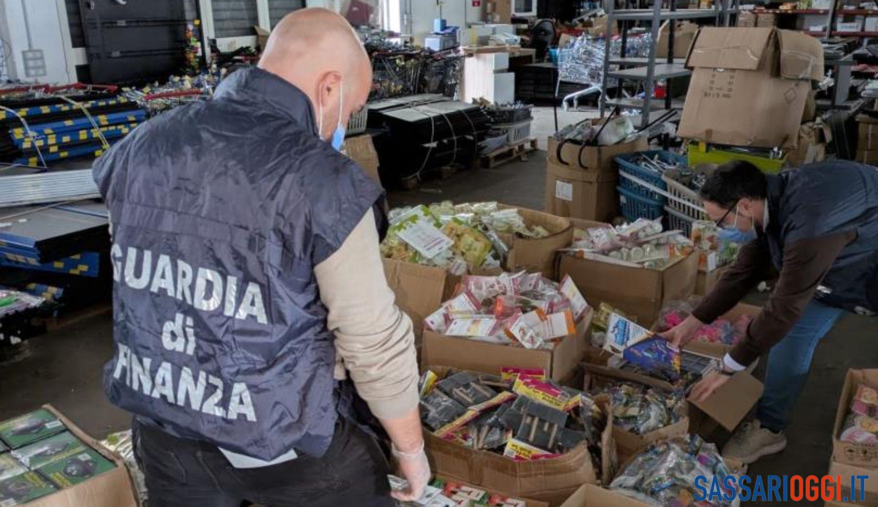Sequestrati migliaia di giocattoli e cosmetici a Sassari