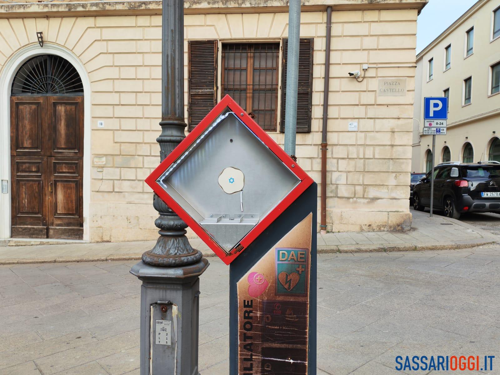 Defibrillatore piazza Castello Sassari
