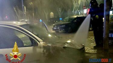 Incendio a Sassari, auto distrutta dalle fiamme al Monte Rosello
