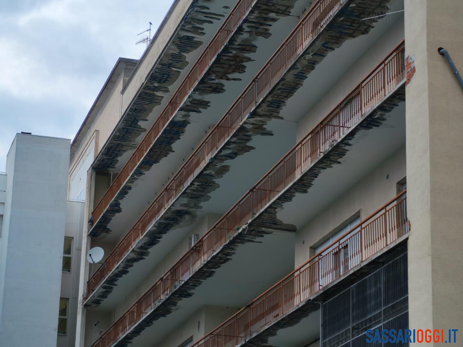 Ospedale di Sassari, crepe e lavori che non si vedono