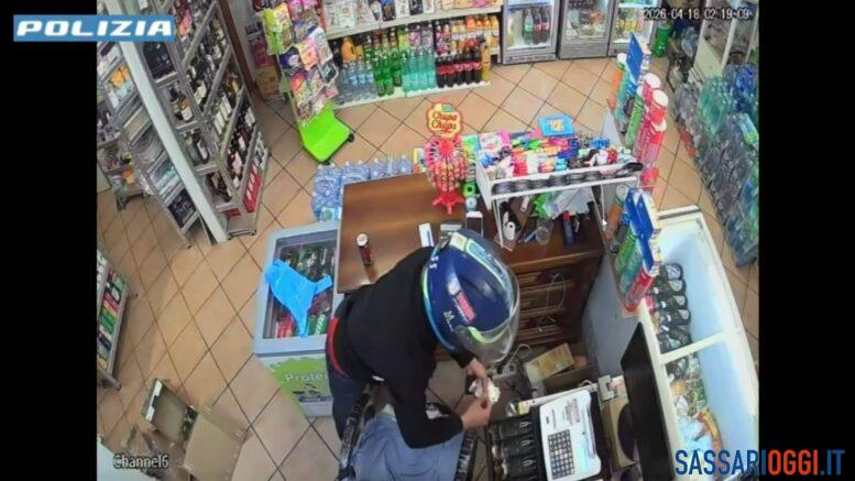 Armato di martello rapina i negozi a Sassari, arrestato