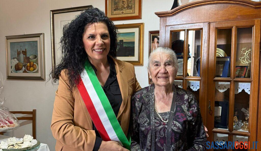 Grande festa a Castelsardo per i 100 anni di Maria Tugulu