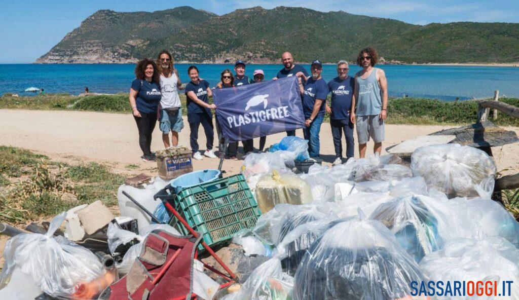 Raccolta mozziconi nel centro storico di Sassari con Plastic Free