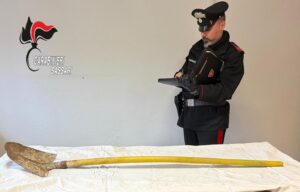 Tenta di uccidete il padre con una pala, arrestato a Nulvi