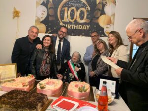 Grande festa a Uri per i 100 anni di Maria Lucia Alvau