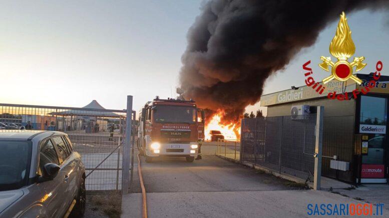 Incendio parcheggi aeroporto Alghero