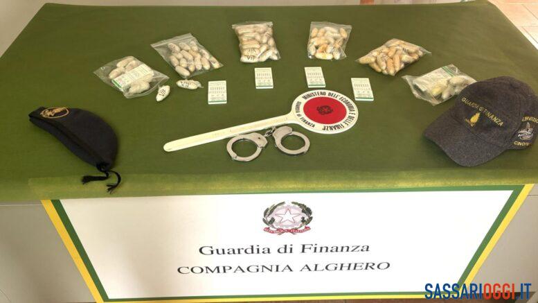 Sbarca ad Alghero e viene arrestato, aveva 101 ovuli tra cocaina ed eroina