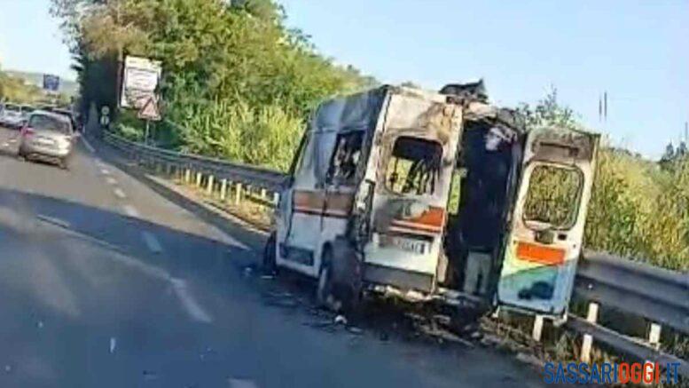 incendio ambulanza sassari