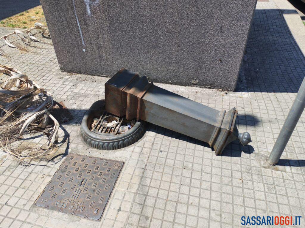 Fontana rotta e abbandonata alla stazione ferroviaria di Sassari