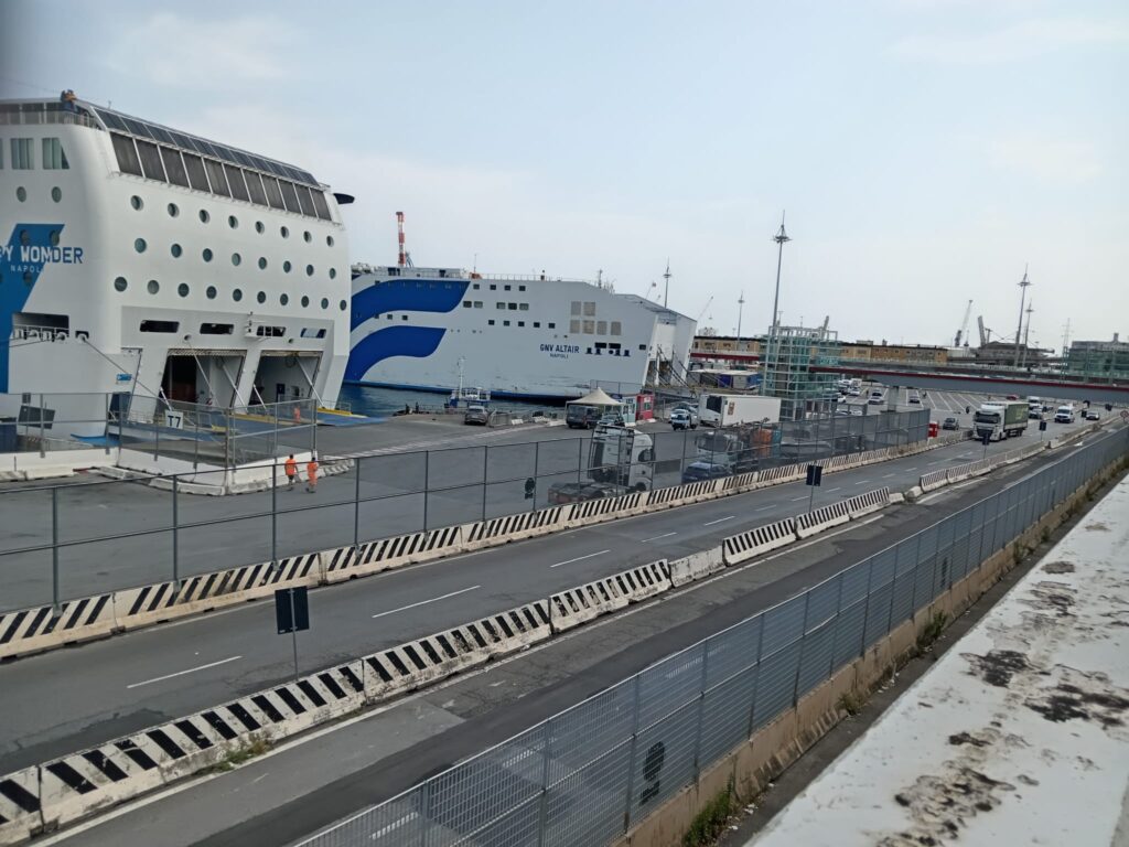 Ritardo sul traghetto Genova-Porto Torres, protesta Adiconsum