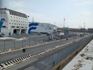 Nave porto Genova per Porto Torres