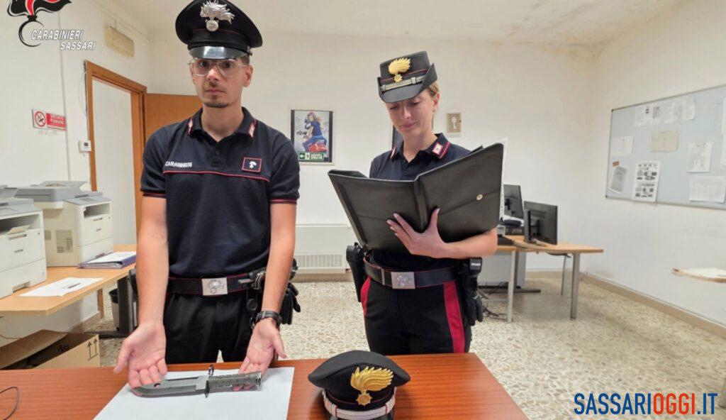 Scoperto con una baionetta prima dell’imbarco a Porto Torres