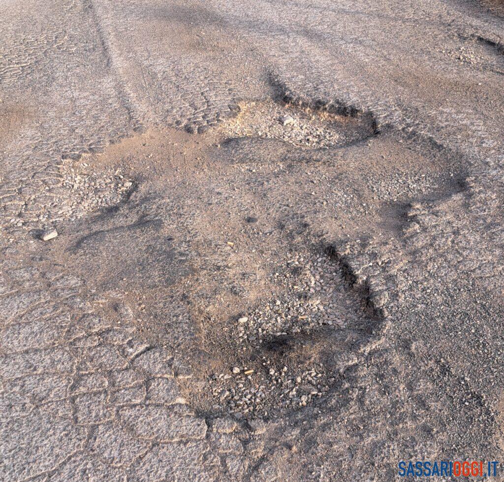 Strade e servizi nel degrado, la rabbia dei residenti a Sassari