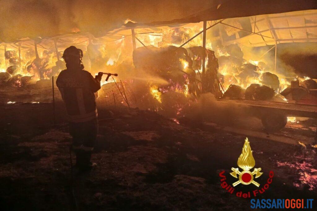 Domenica di fuoco nel Sassarese, incendi e Canadair a Siligo e Burgos