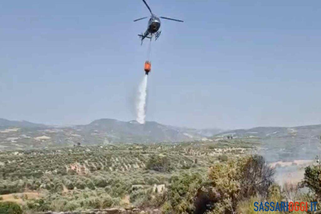 Incendio a Sorso, un ettaro di vegetazione distrutto