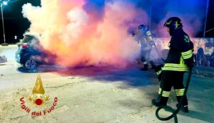 Auto distrutta da un incendio a Olmedo