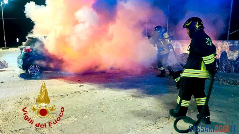 Auto distrutta da un incendio a Olmedo