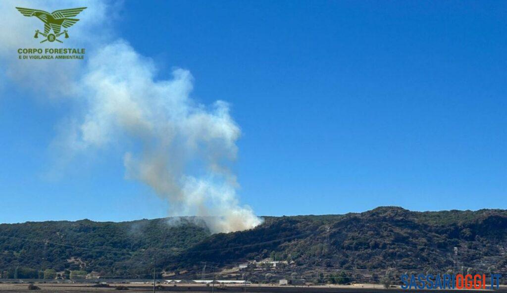 Si riaccende l’incendio vicino al parco fotovoltaico di Giave