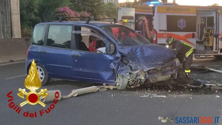 Incidente a Sassari, auto contro pilone ferito il conducente