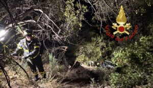 L'auto finisce nella scarpata a Sassari, morto Giovanni Orani