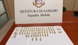 Nascondeva la droga nelle parti intime, arrestata a Porto Torres
