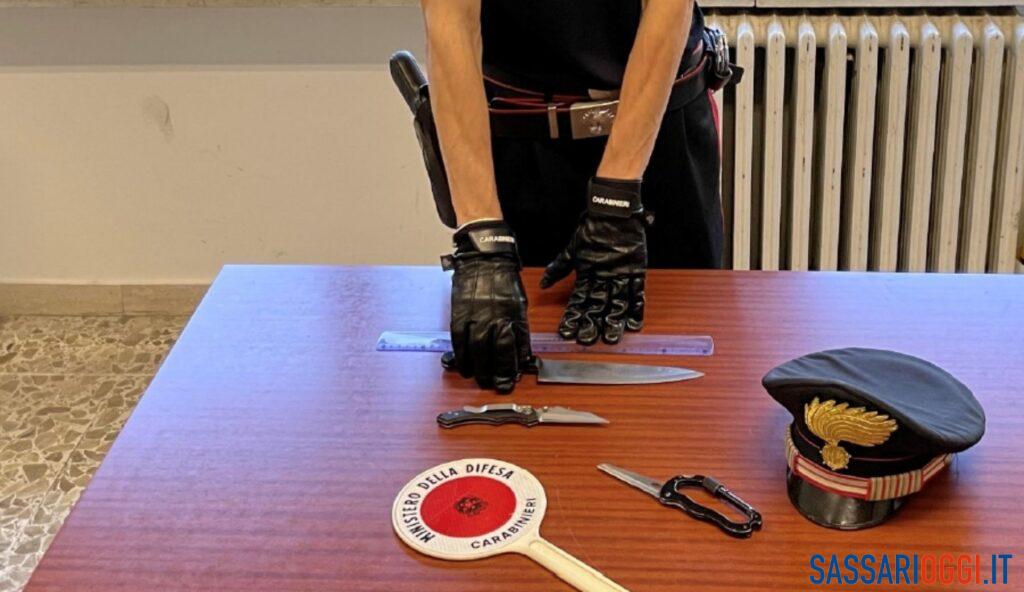 Tre coltelli in auto, turista arrestato dai carabinieri a Porto Torres