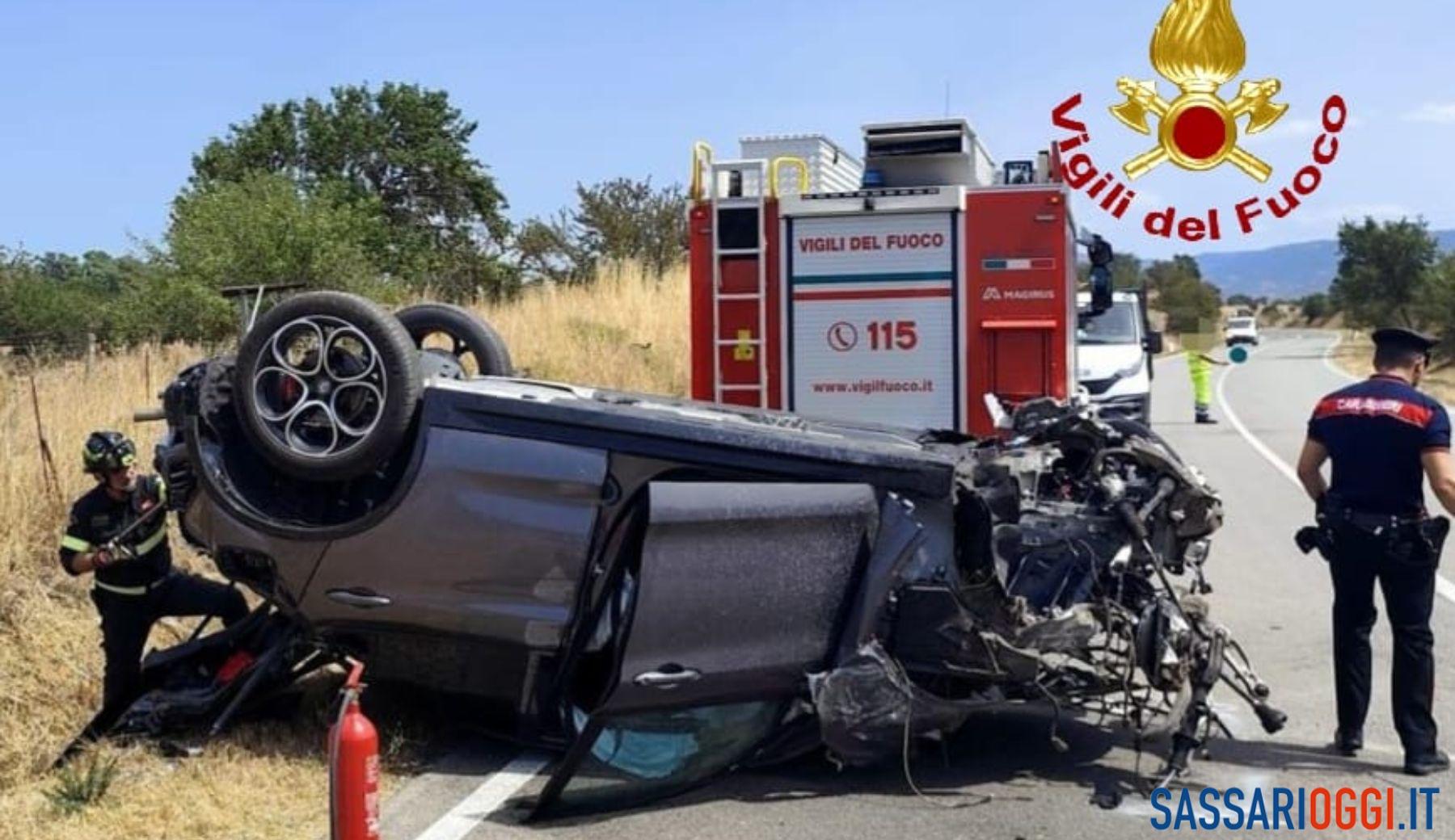 Violento incidente a Illorai, auto si ribalta più volte: un ferito